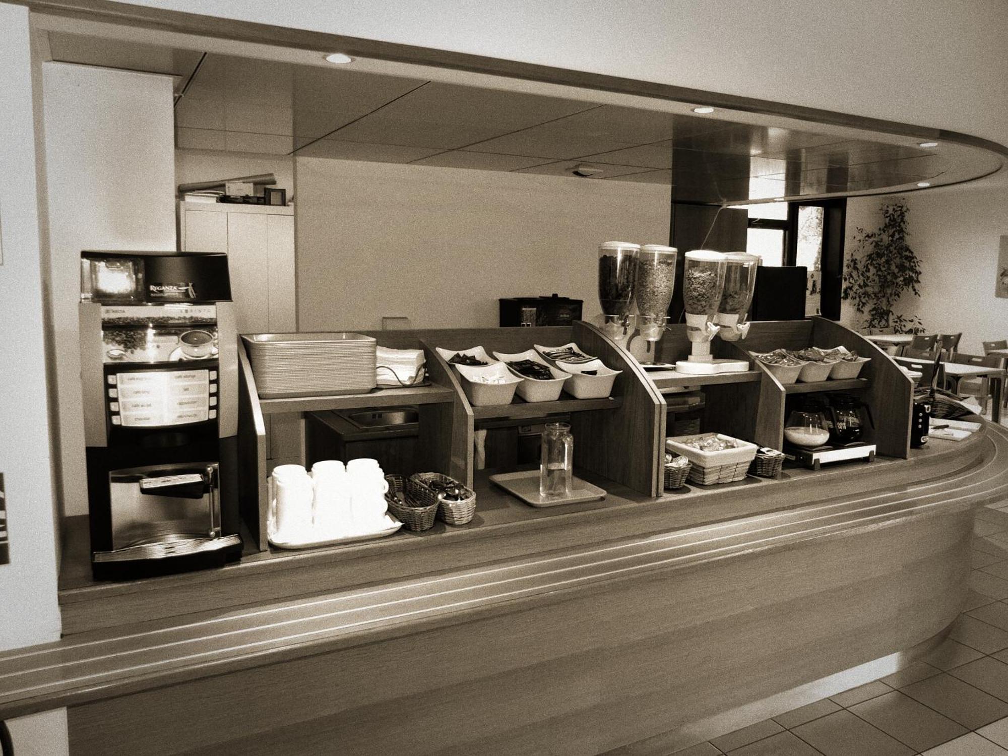 Kyriad Direct Montauban Centre Экстерьер фото